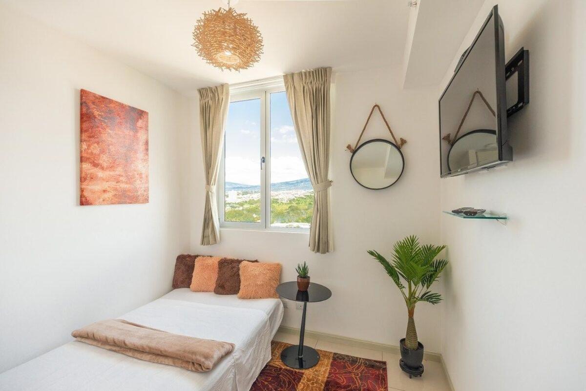 Boho Chic, Apart- Condo Cerca De Sjo Intl Airport 에레디아 외부 사진